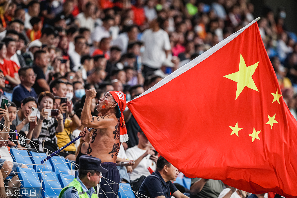 斯图加特迎亚冠关键赛，冲刺阶段篮板制胜，气氛紧张，年轻球员得到机会(联赛杯和足总杯区别)