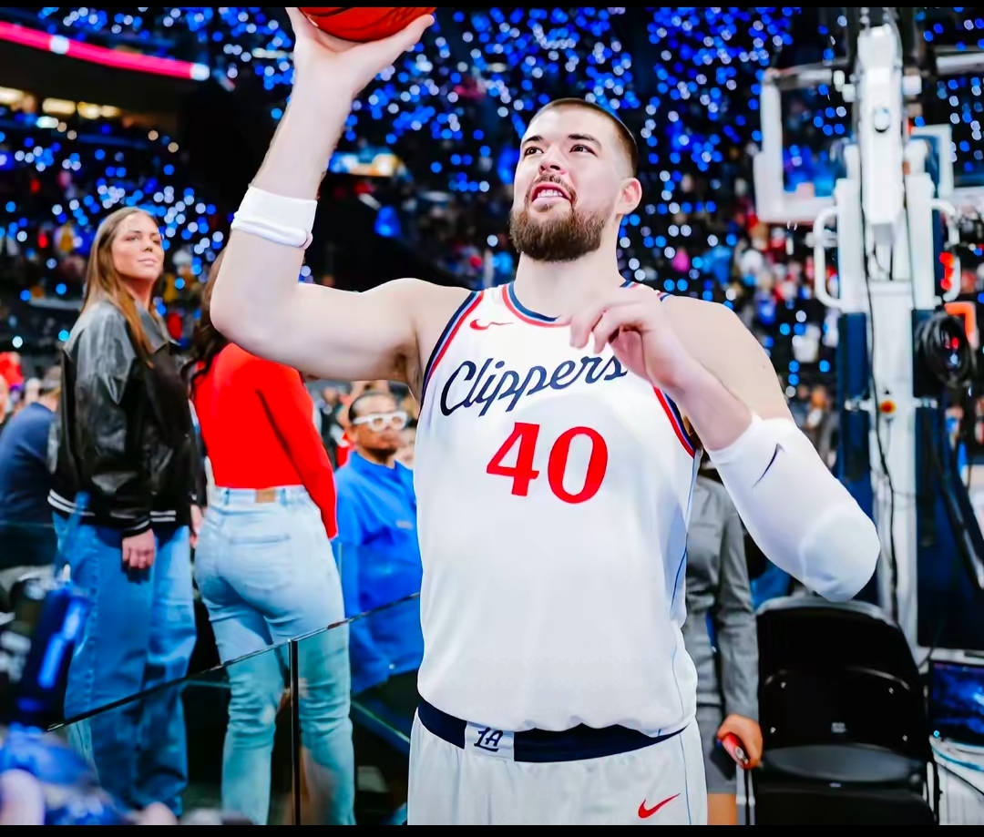 赛地聚焦:欧联集结日热度飙升;洛杉矶快船临场应变;话题不断;赛季目标并未改变的简单介绍 赛地聚焦:欧联集结日热度飙升;洛杉矶快船临场应变;话题不断;赛季目标并未改变的简单介绍