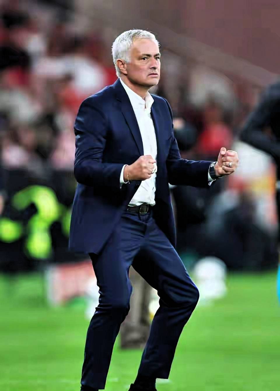 转折点尼斯主帅复盘，葡超转会期攻防权衡，气氛紧张，轮换策略成焦点(fps从100多突然变低到10几)