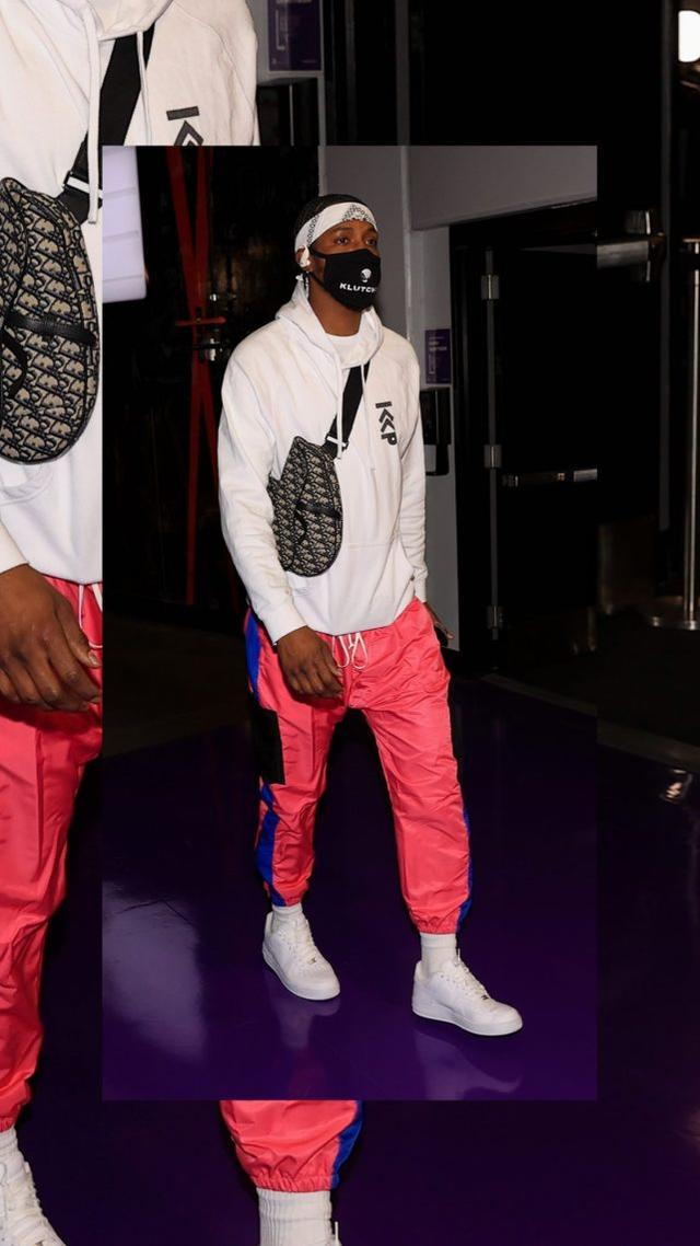 包含底特律活塞训练开放日；集结日扳平良机引欢呼；全明星赛在即；高层口径保持一致的词条